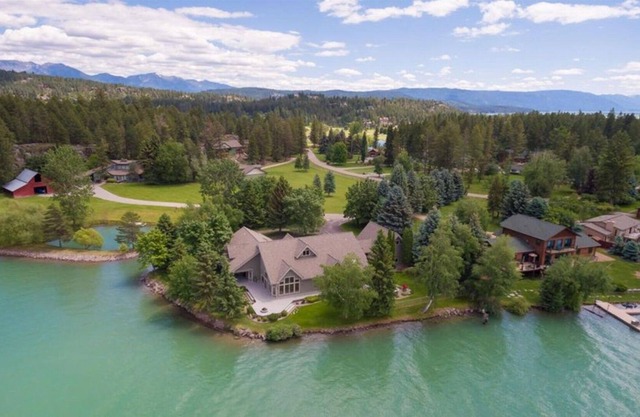 Flathead Jewel - Remarkable Bigfork Lake Home! Private boat launch. Pet-Friendly