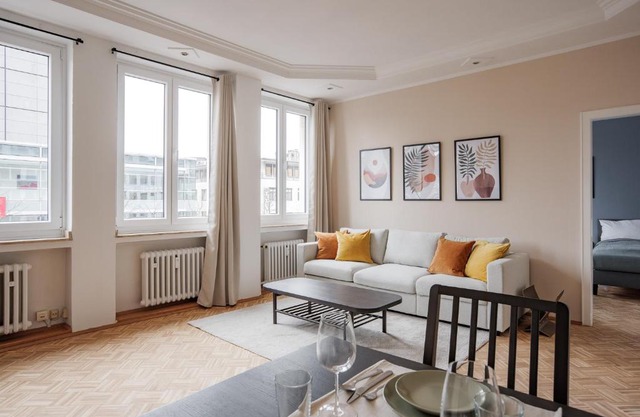 Flats 4 You, Moderne City Wohnung Nähe HBF, DÜ-Messe 20 Min, Netflix, Küche