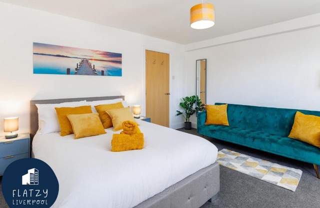 FLATZY - Modern Apartment Close to Football Stadiums