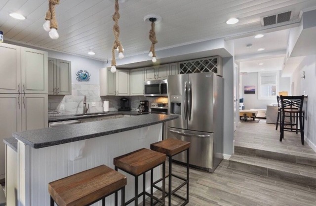 Fleet St Retreat in Downtown- Great Location !