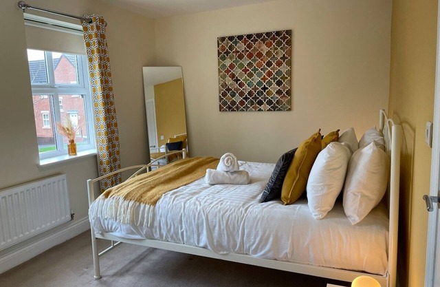 Fleetwood - 3 bedroom apartment, fab 4 contractors
