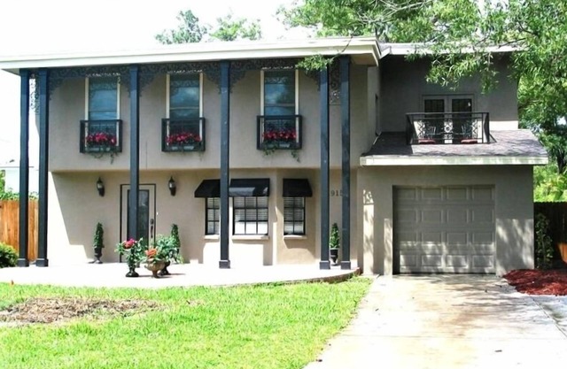 Fleur De Lis - New Orleans Style Pool Home