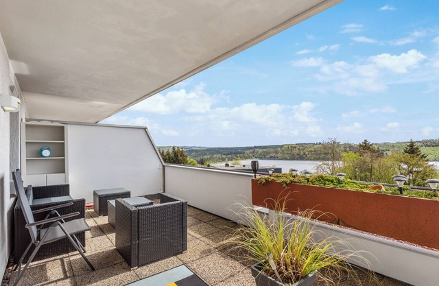 Flexi Home - Balcony | Lake View | High-Speed WiFi