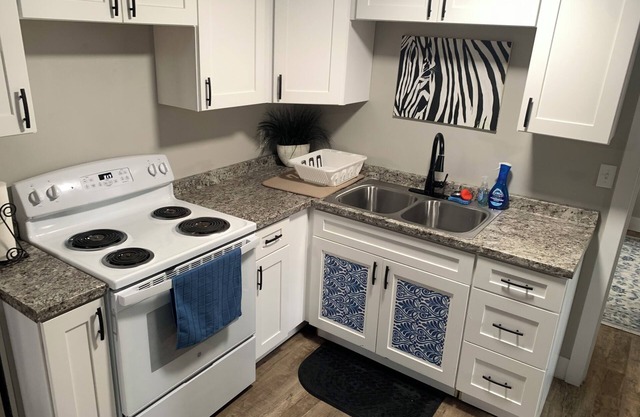 Flexible Stay, Near Hospital & Fairgrounds, W&D, 3 Queen Beds
