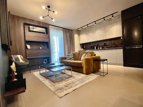 FLH - Art Elegance with Balcony & Free Parking