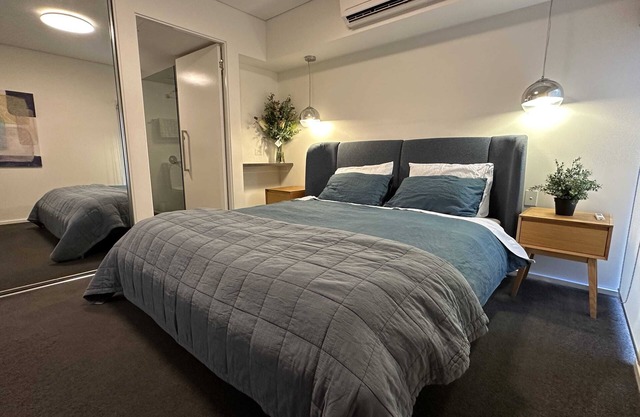Flinders St Apartment:Parking & Breakfast Included