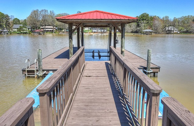 Flip Flops & endless lake views | Sleeps 18 | Hammock House