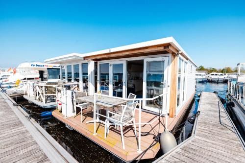 Floating Holiday Home - 15 mins to AMS