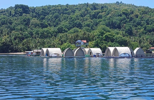 Floating Home in Reef Resort Unit 11