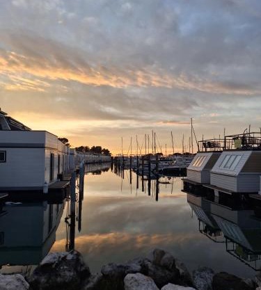 Floating House - MARINA PEARL