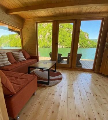 Floating House Perućac