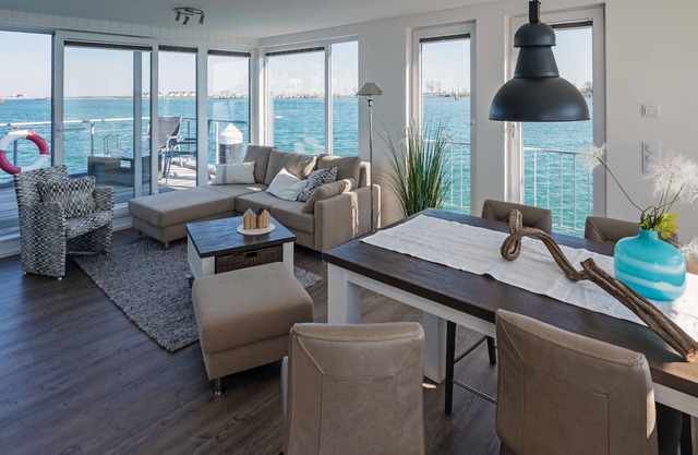 Floating vacation home Antares One by Seeblick Ferien ORO, all around water