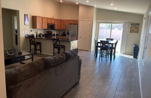 Florence, Arizona- Beautifully Furnished 3 Bedroom