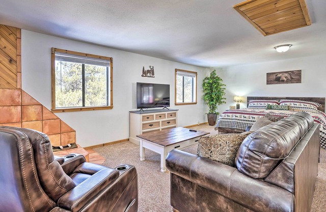 Florissant Studio: 3 Mi to Fossil Beds Nat'l Park!