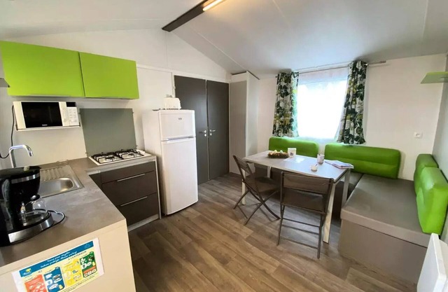 Flower Camping Le Pré des Sables * - Mobile home Comfort 31m2 2 bedrooms + TV 6 people
