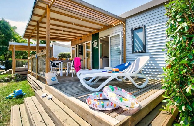 Flower Camping L'Ile d'Offard * - Homeflower Premium 30.5m2 (3 bedrooms) + CLIM + semi-covered terrace + TV + sheets + towels 7 people