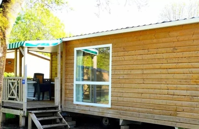 Flower Camping L'Ile d'Offard * - Mobil home Bois Comfort 29m2 2 bedrooms + semi-covered terrace 6 people