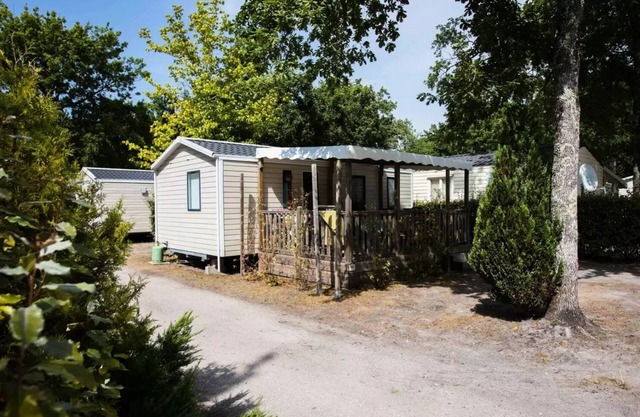 Flower Camping La Canadienne * - COMFORT mobile home 28m² - 2 bedrooms + covered terrace + TV for 5 people