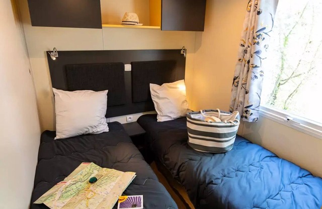 Flower Camping la Pinède * - Mobil-home Standard Relax 33m2 - 3 bedrooms + Terrace with umbrella - 6 people