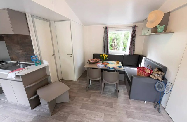 Flower Camping la Pinède * - Mobile home Comfort Cocoon 28m2 - 2 bedrooms + covered terrace - 4 people