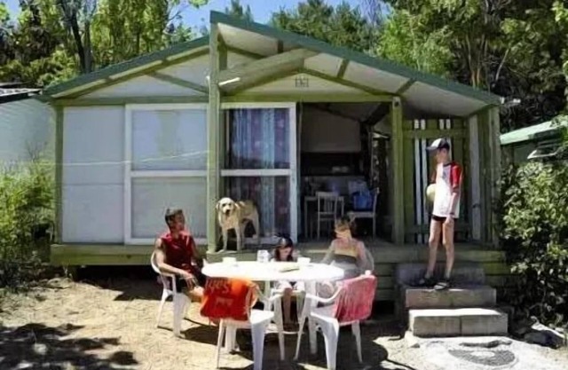 Flower Camping Les Cadenières * - Standard chalet without air conditioning 23m2 2Ch. 4/5P 5 persons