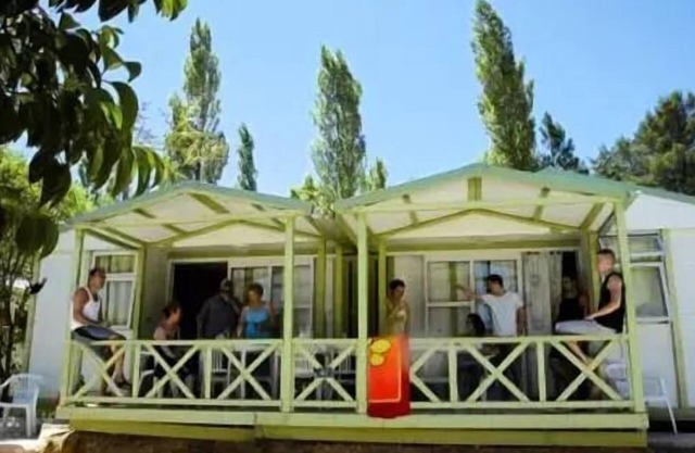 Flower Camping Les Cadenières * - Double Standard chalet without air conditioning 35m2 4Ch 2 times 4P 8 people