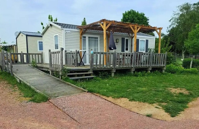 Flower Camping Loire et Châteaux * - Mobile home Standard 3 Rooms 4 People Adapted for people with reduced mobility