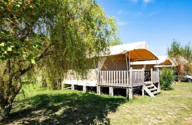 Flower Camping Loire et Châteaux * - Standard Canvas Bungalow 3 Rooms 5 People Without sanitary facilities