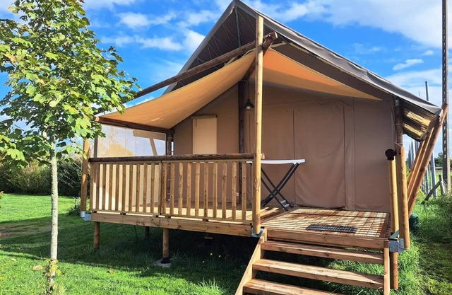 Flower Camping Loire et Châteaux * - Lodge Toilet Comfort 25m2 (2 bedrooms) - with sanitary facilities - covered terrace 4 people