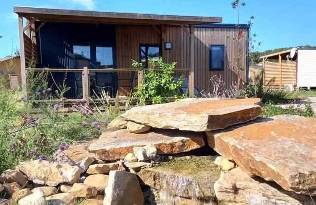 Flower Camping Olivigne * - Mobile home Premium 29m2 2 bedrooms + terrace 21m2 + TV + LV + Clim + plancha 4 people