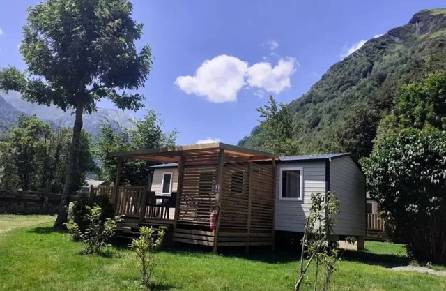 Flower Camping Pyrénées Natura * - Homeflower Premium 33.5m2 - 3 bedrooms - semi-covered terrace +LV + BBQ 6 people