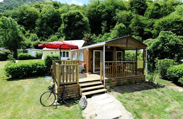 Flower Camping Pyrénées Natura * - Mobilhome Comfort 23m2 - 1 bedroom - semi-covered terrace 18m2 + BBQ + DRAPS + SERVIETTS 2 people