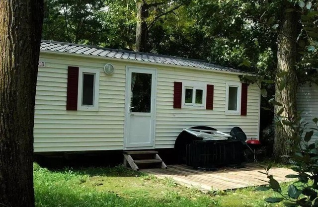 Flower Camping Saint Lambert * - Mobile home Fiji Standard 28m2 2 bedrooms - Semi-covered terrace + TV 6 persons