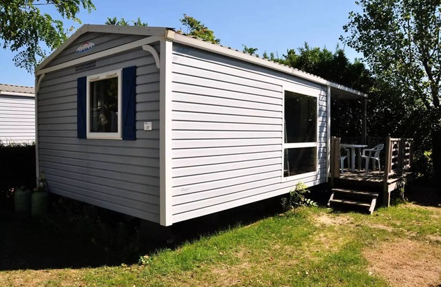 Flower Camping L'Abri-Côtier * - Mobilhome Loggia 26m2 CONFORT - 2 bedrooms + covered terrace + TV 5 persons