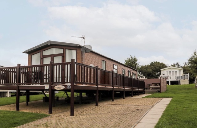 FLOWER STONE, pet friendly, country holiday cottage in West Thirston