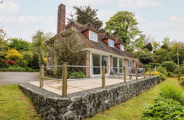 FLUSHING MEADOW, family friendly, with a garden in Helford