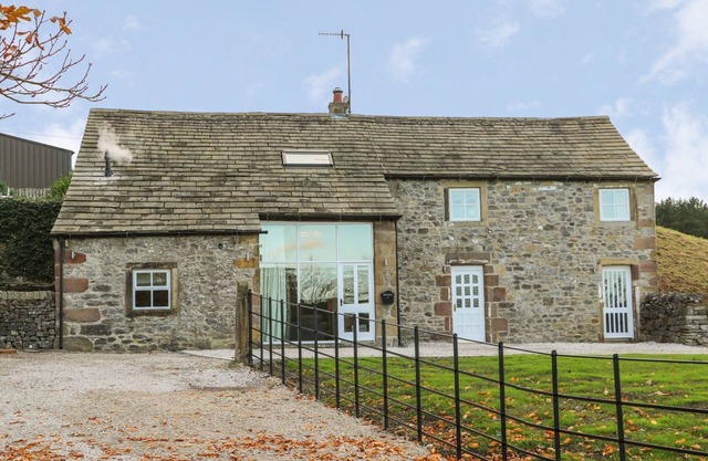 FOGGA CROFT, pet friendly, with hot tub in Gargrave