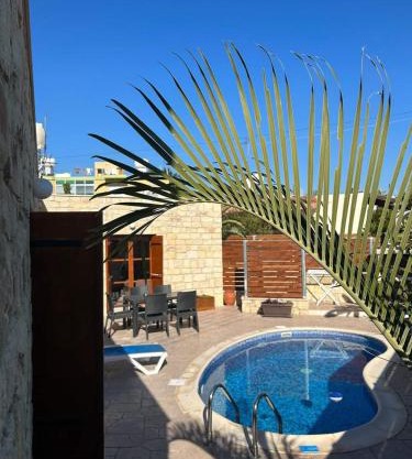 Fontana Traditional House