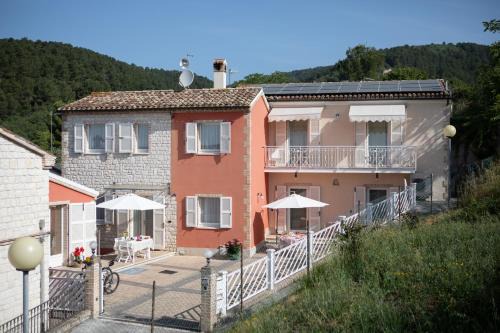 FONTE D'OLIO CONERO RELAIS