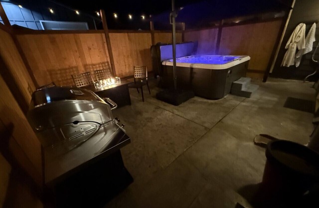 Foothills Retreat with Hot Tub