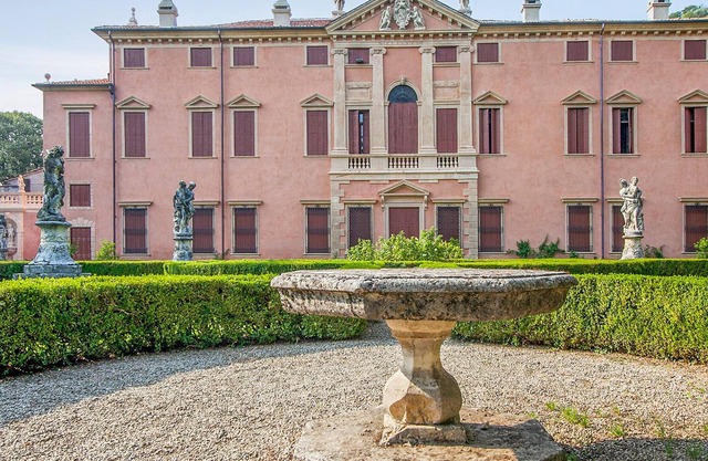 For your vacations in Veneto, in a historical-artistic context without equal, this beautiful and spa