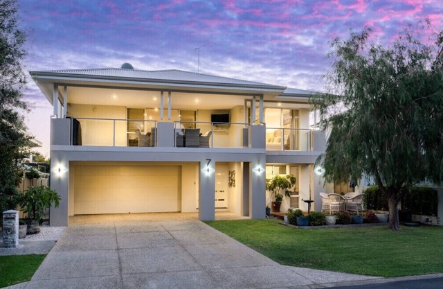 Foreshore Escape: Your Ultimate Coastal Retreat