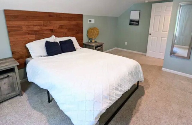 Forest near the Sea, country/rural setting, less than 20 minutes from the beach!