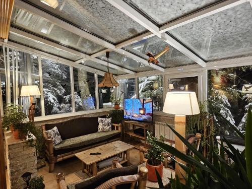 "FOREST RETREAT Luxury Villas"