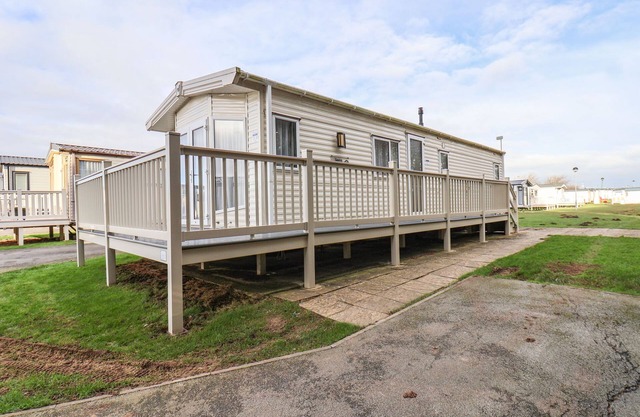 FOREST STAR, pet friendly, country holiday cottage in Cayton