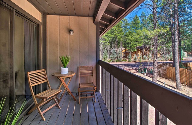 Forest-view Balcony: Pinetop-lakeside Condo