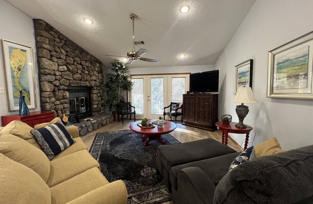 Forest view, log-sided two bedroom, two bath condo on Lake Ouachita. by RedAwning