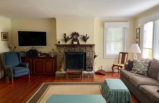 Forested & Secluded Family Vacation Home - 20 mins to BR Parkway; 25 mins to AVL