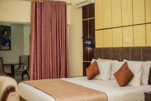 Forever Hotel and Suites
