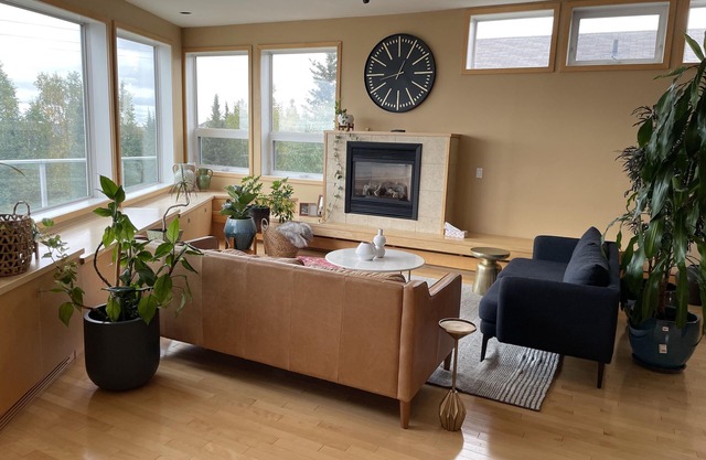 Forget your worries in this spacious and serene space!